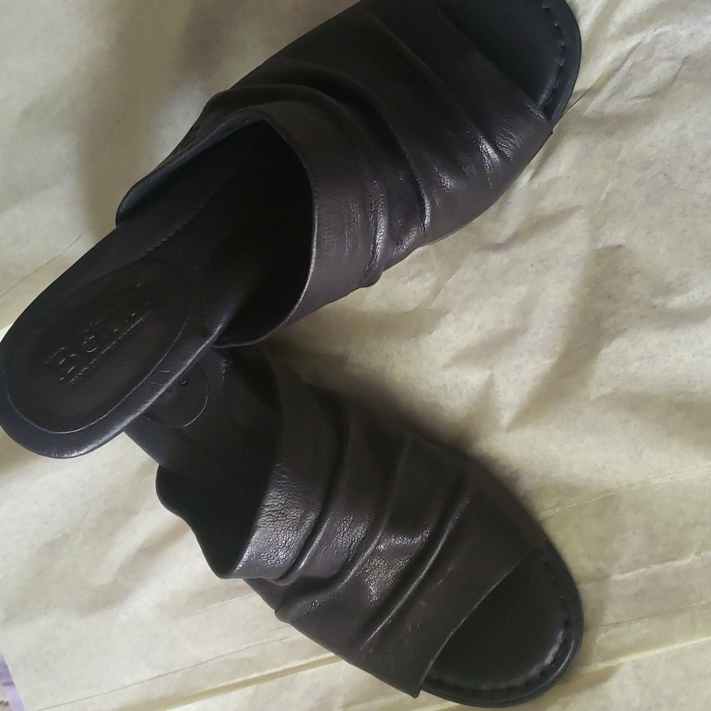 Born sandals